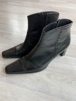 Schmale schwarze Stiefelette mit Absatz Gr 41 Hessen - Hünfeld Vorschau