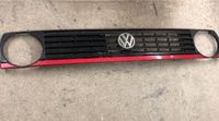 VW Golf 2 Kühlergrill Blende Rot mit Emblem Baden-Württemberg - Eningen Vorschau