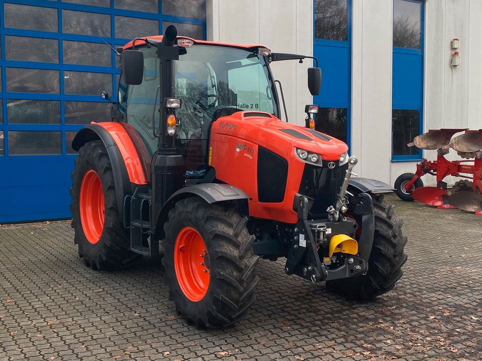 Kubota M6-111U Schlepper Traktor 111 PS mit FKH/FZW Bj. 22 in Greven