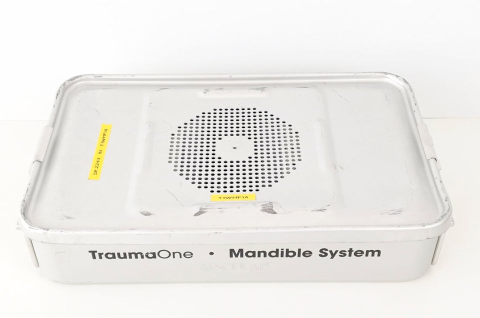 Zimmer Biomet Trauma One Mandible System Screws/Plates Tray in Paderborn