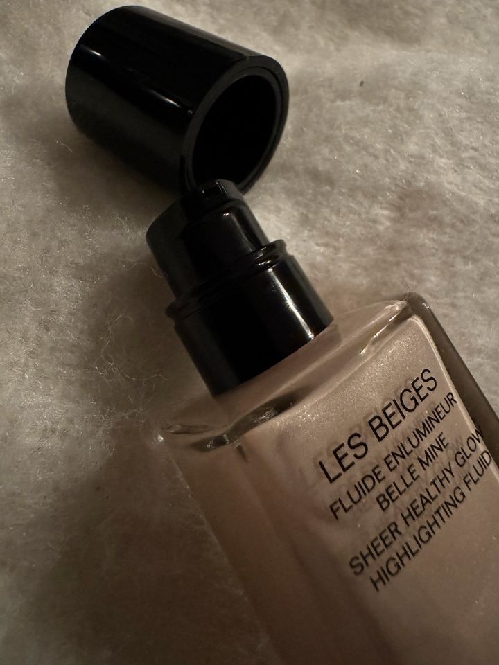 Chanel Les Beiges Liquid Highlighter Pearly Glow in Gelsenkirchen