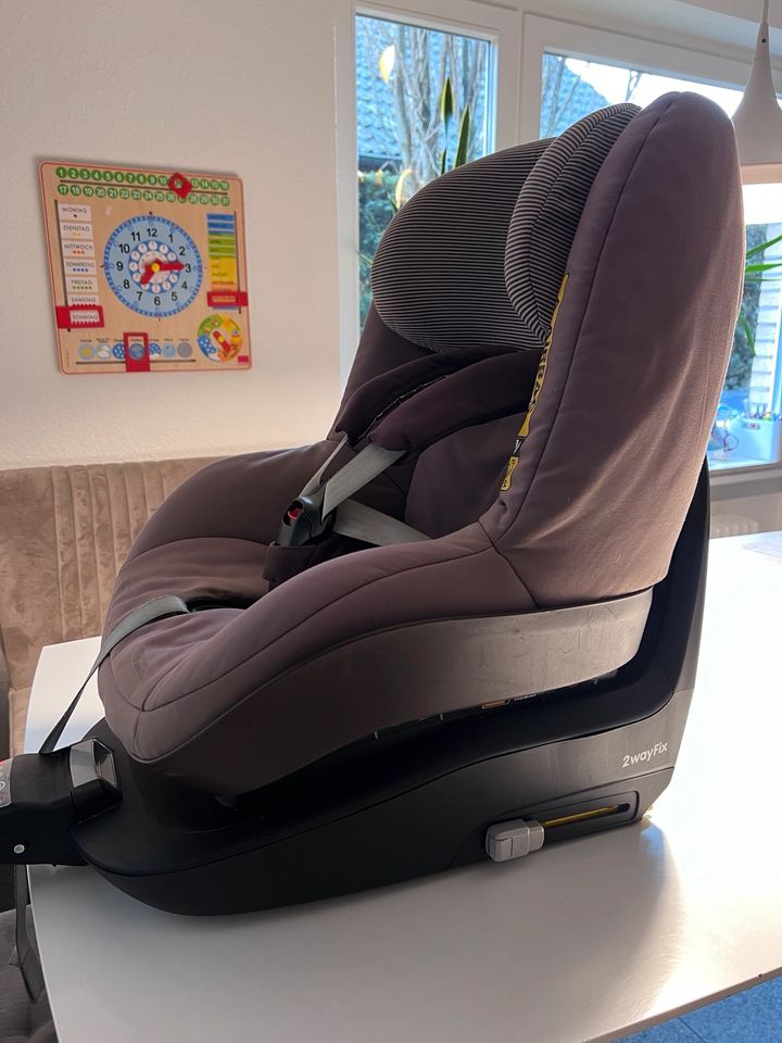 Maxi Cosi 2 Way Pearl inkl. Isofixstation in Nordhorn