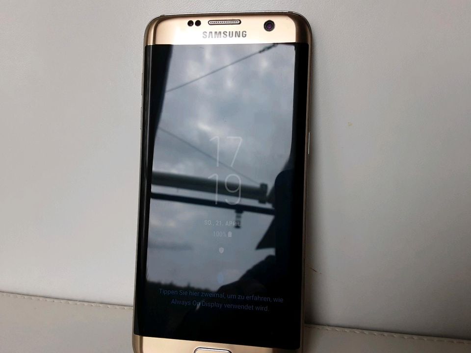 Samsung Galaxy S7 edge mit 32 GB Speicher Gold Platinum in Hof (Saale)