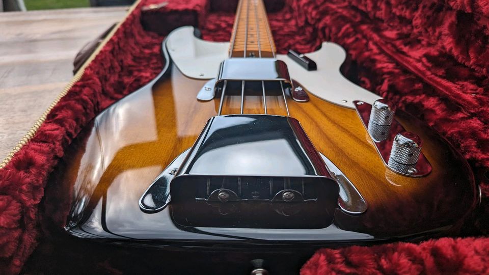 Fender American Vintage II '54 Precision Bass | Nitro 51 AV Tele in Centrum
