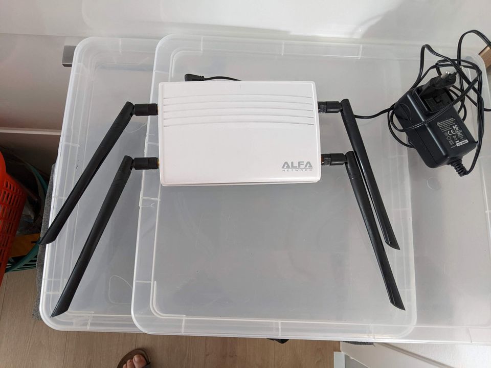 Router von Varia - Modell ALFA Network AC 1200 R in Dietzenbach