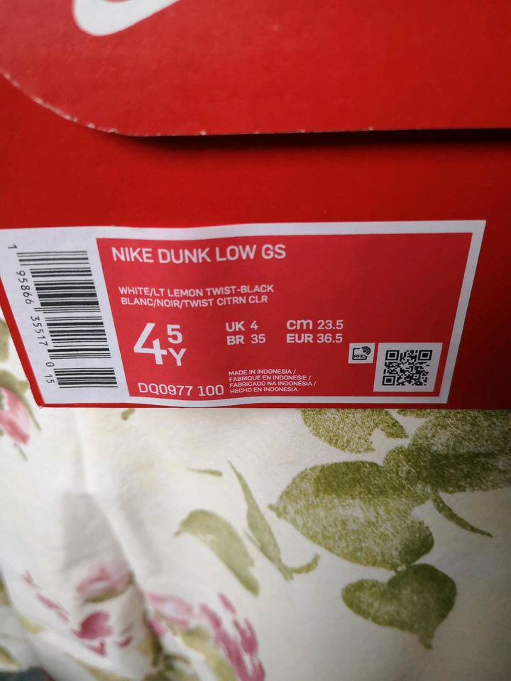 Nike Dunk Low GS Größe 36.5. in Braak