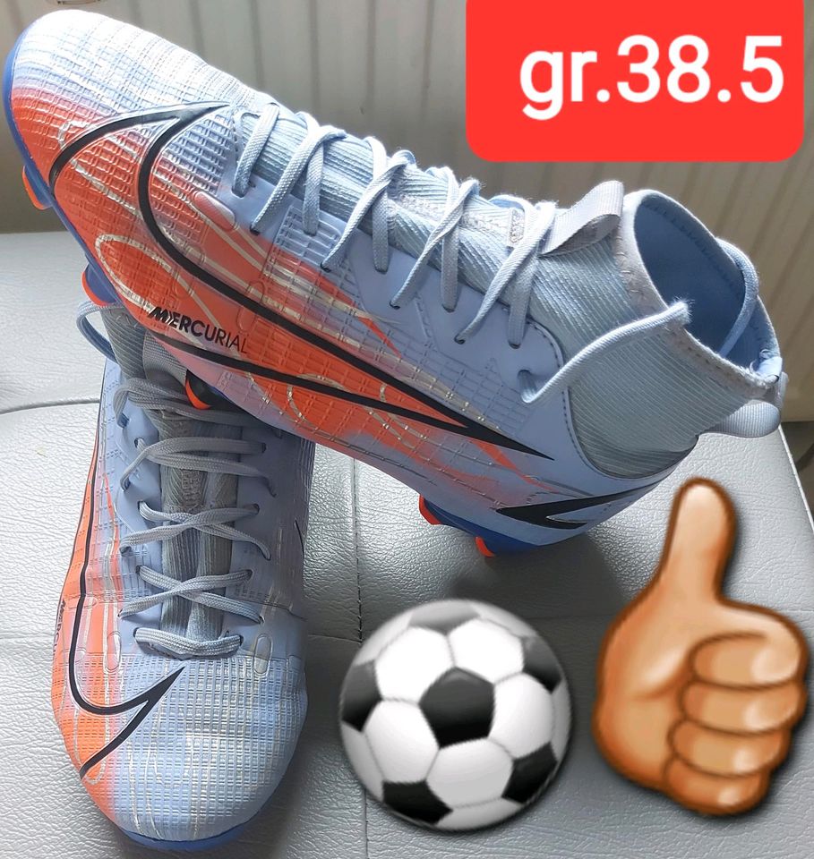 Ein Hingucker Nike Fußballschuhe gut bis sehr gut erhalten in Aachen