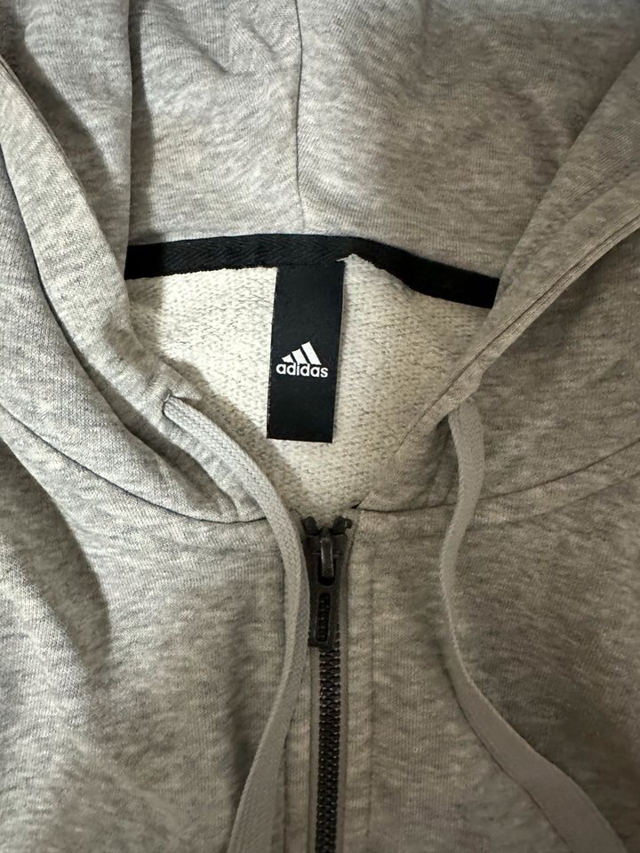 Adidas Strickjacke in Berlin