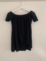 BERSHKA Schwarzes Oberteil mit Schultern aus spitze Gr. M Bayern - Ingolstadt Vorschau