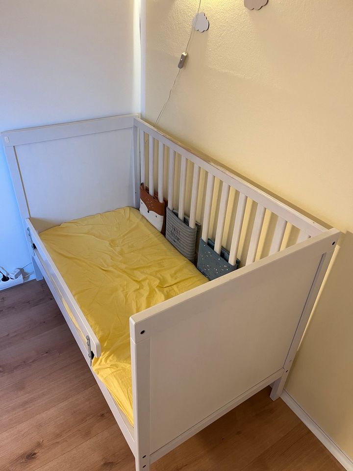 Kinderbett in weiß in Dresden