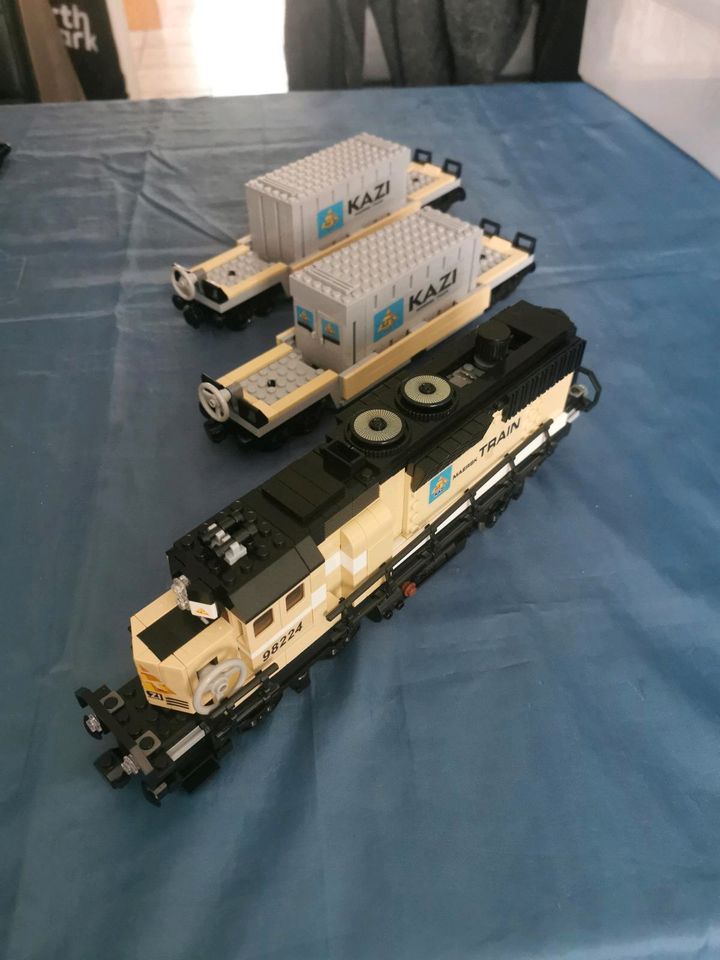Zug mit 9V Motor und Licht, kompatibel mit Lego in Pulheim