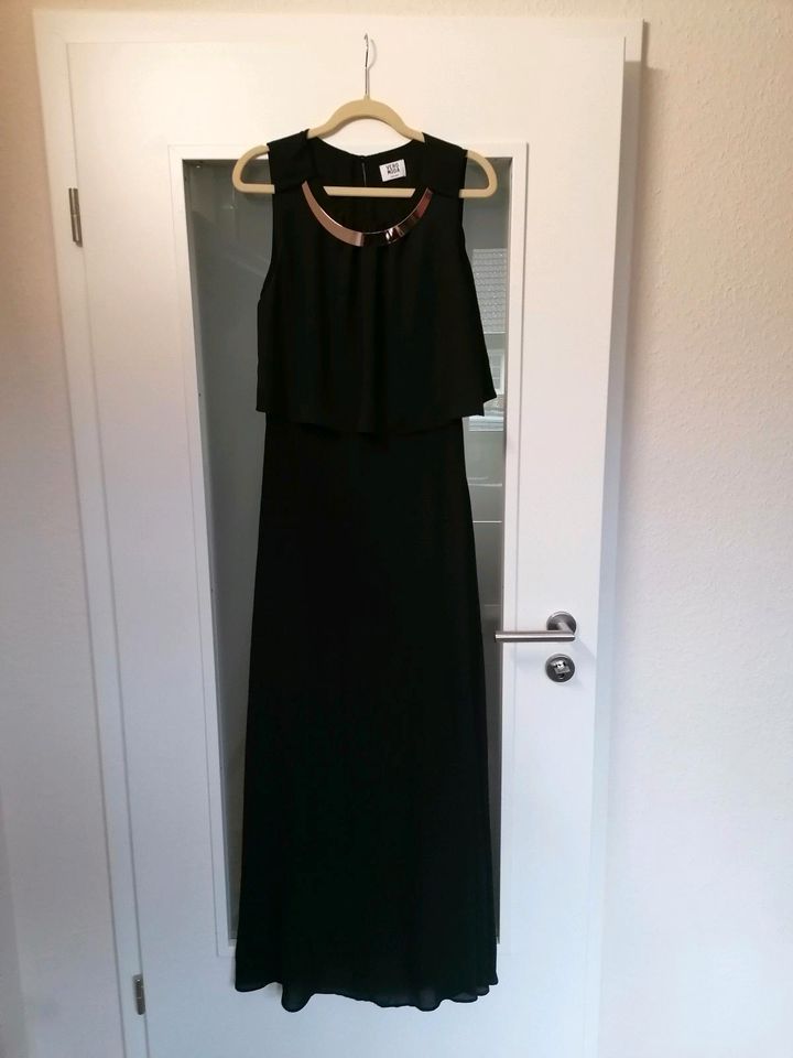 Langes schwarzes Abendkleid in Edewecht - Friedrichsfehn