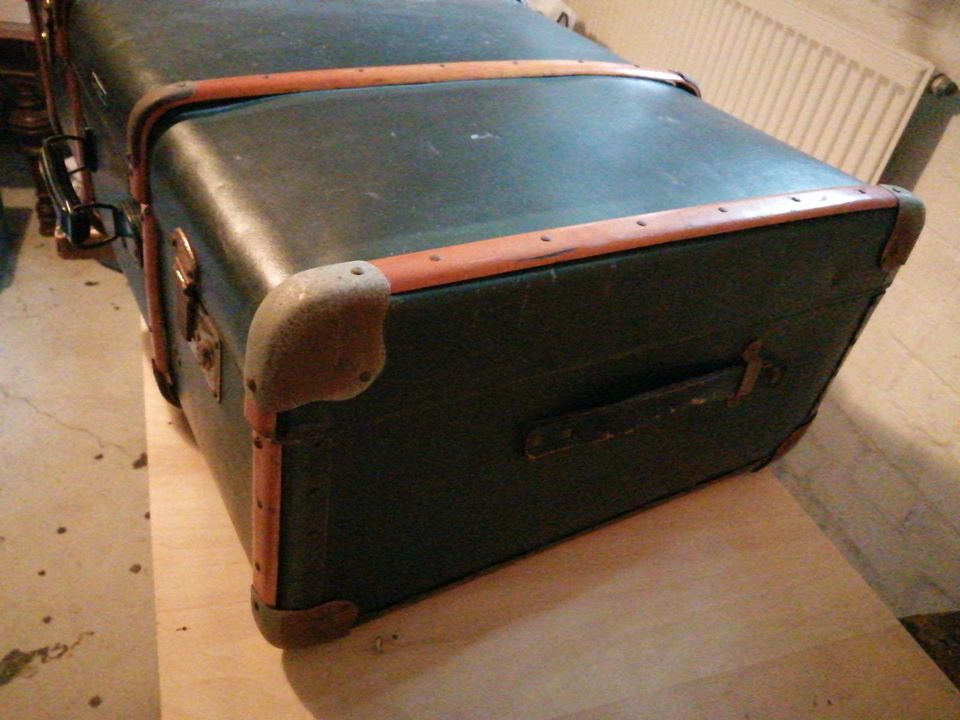 Antiker Übersee-Koffer in Hamburg