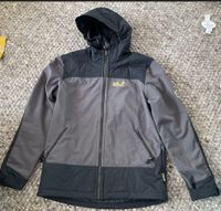 Jack Wolfskin Jacke Gr. 176 grau / schwarz kaum getragen Bayern - Freising Vorschau