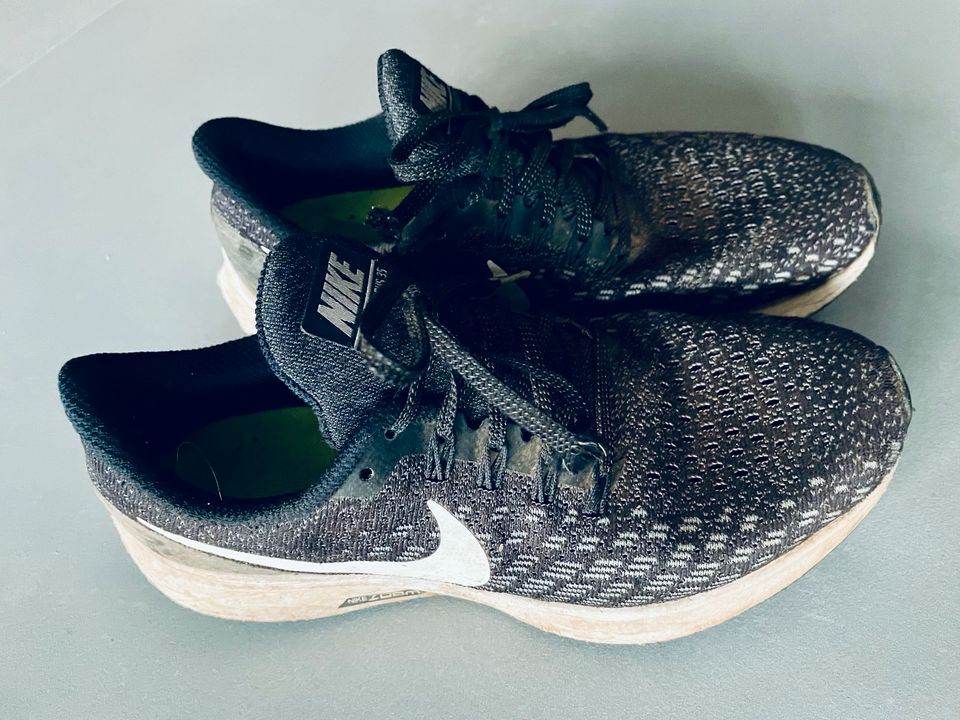 NIKE ZOOM 38 schwarz weiß Sneaker Turnschuhe Sportschuhe Schuhe in Altdorf bei Nürnberg