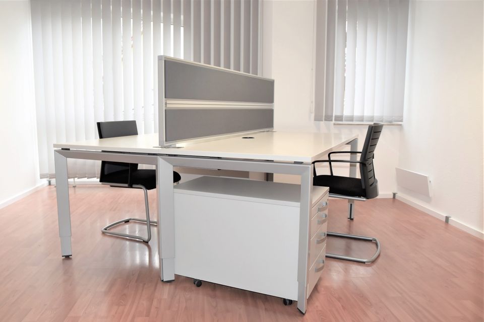 Steelcase Schreibtisch - höhenverstellbar, weiß, 180x90 cm, TOP! in Marbach am Neckar