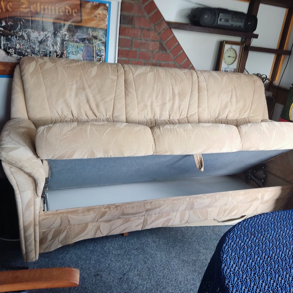Sofa mit Bettkasten . 2,00, Breit , Sitzhöhe 0,65 cm in Rendsburg