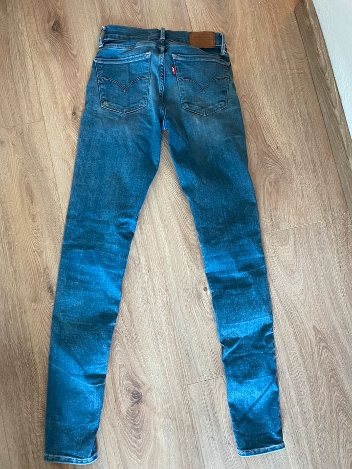 Levis 710 super skinny Größe 24 in Rostock