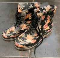 Boots Doc Martens Stil Blumenmuster Gr. 40 Bayern - Uffing Vorschau