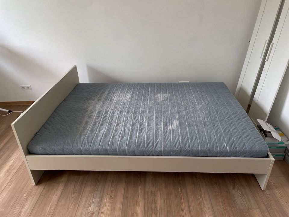 Bett mit Lattenrost und Matratze 140x200 (Abholung in Leimen) in Leimen