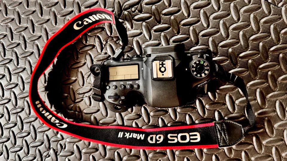 Canon SLR | EOS 6D Mark II BODY | Vollformat | plus Sonderzubehör in Rommerskirchen