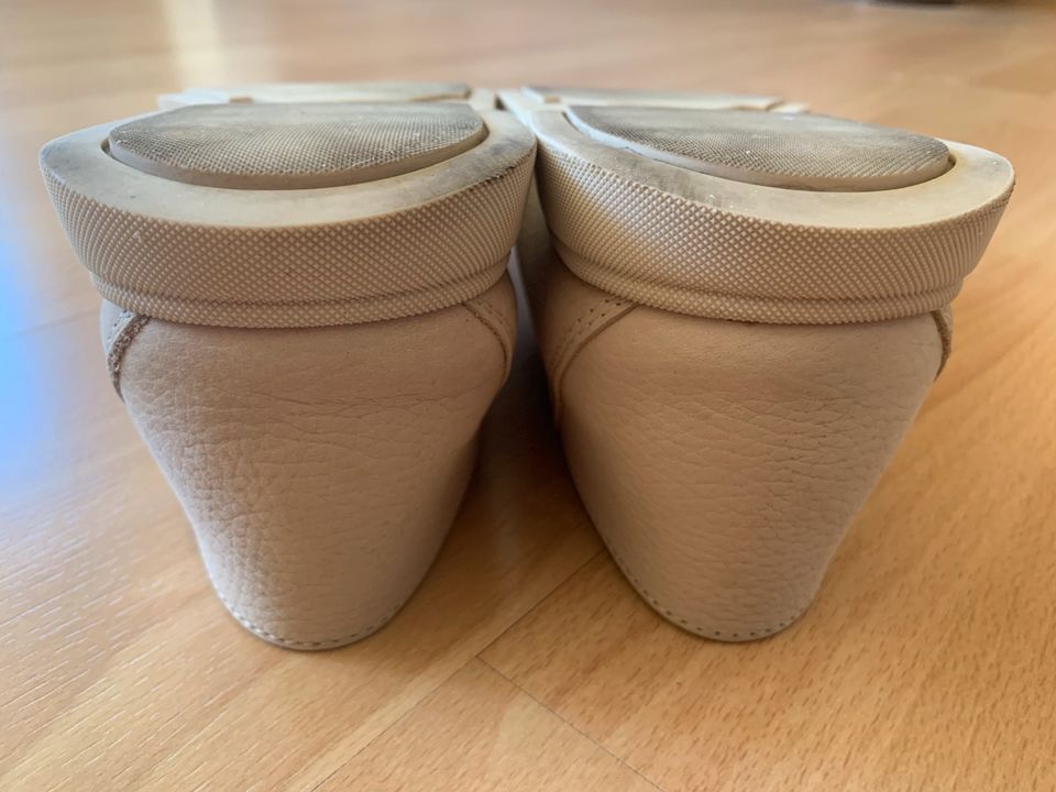 Hugo Boss Mokassins Slipper Nubukleder beige Gr. 43 neuwertig in Chemnitz