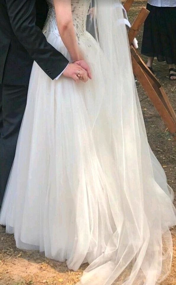 Brautkleid Hochzeitskleid Prinzessin ivory 38 M Schleier Reifrock in Klein Vielen