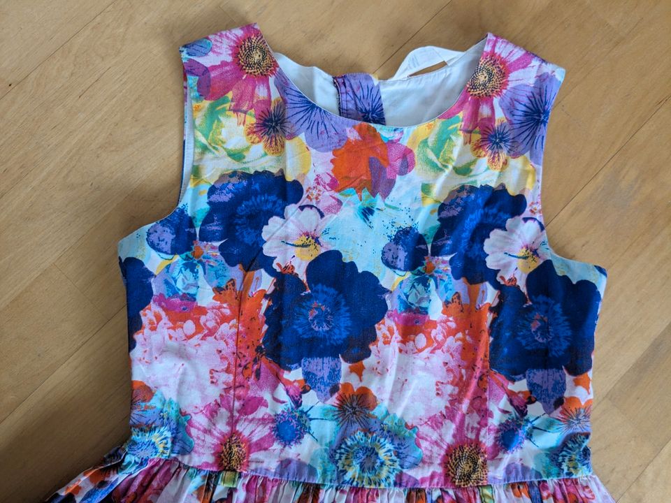 wunderschönes Kleid Blumen bunt schick festlich 152 146 wie NEU in Schwabmünchen