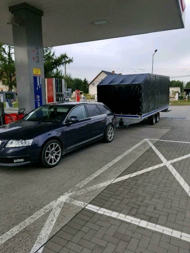 Geschlossener Fahrzeugtransporter Autoanhänger mieten 3500 KG in Neudrossenfeld