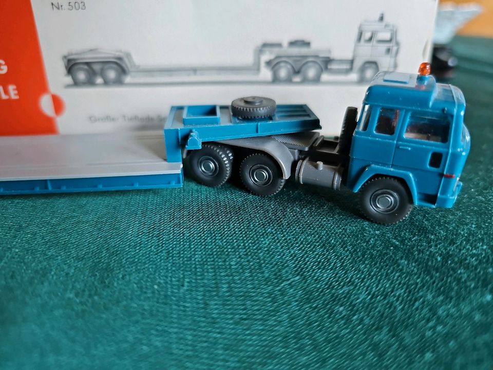 WIKING 1 : 87 Magirus Sattel-Tieflader in Hamburg