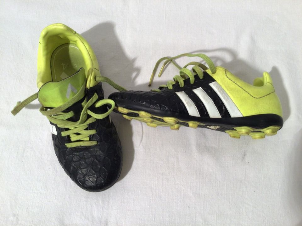 Adidas Fußballschuhe Gr. 33 Kinder Schuhe Fusball in Worms