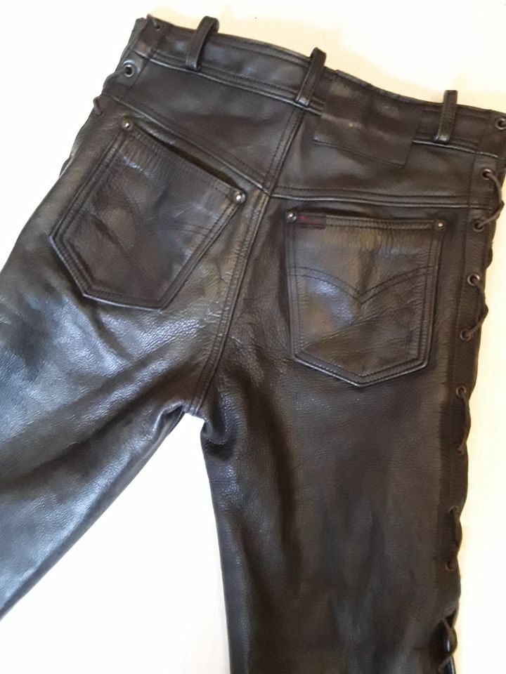 Lederhose mit Schnürung Roadwear Sexy . Grösse S in Bremerhaven