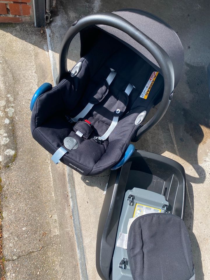 Maxi Cosi Cabrio Fix + FamilyFix Station in Hamburg