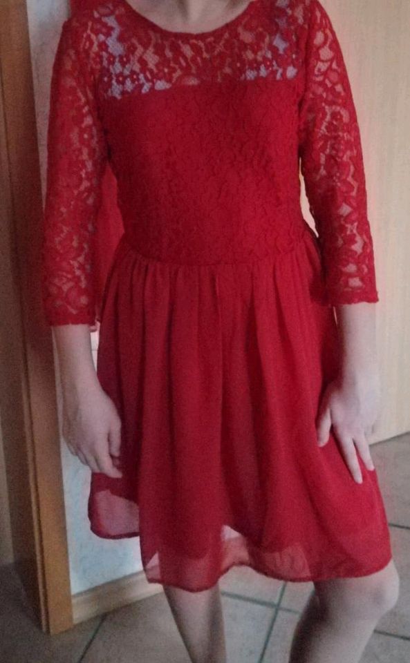 Mädchen Kleid in Rot in Paderborn