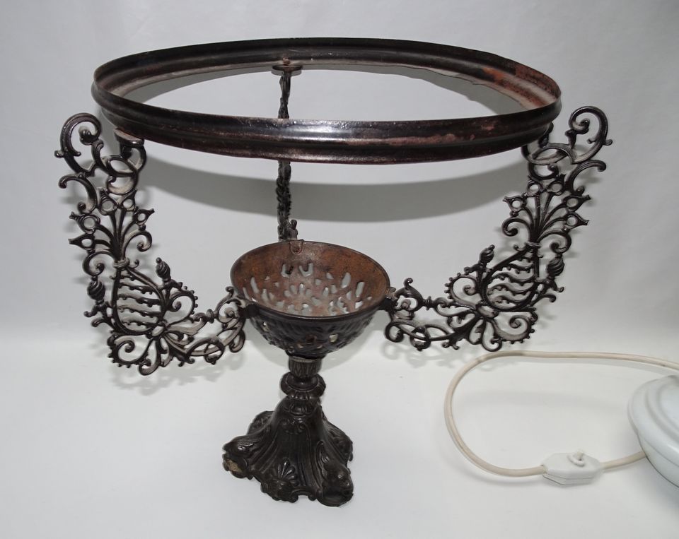 Antike Tischleuchte mit Glasschirm, Tischlampe, Metallfuß in Bonn