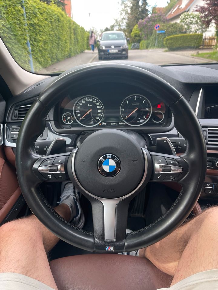 BMW F11  5 er 2015 BJ 520D xDrive Vollausstattung Neu Zustand in Hüfingen