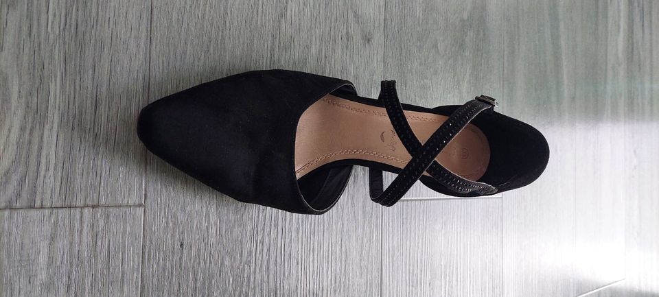 Elegante schwarze Slingpumps Größe 38 in Nauheim