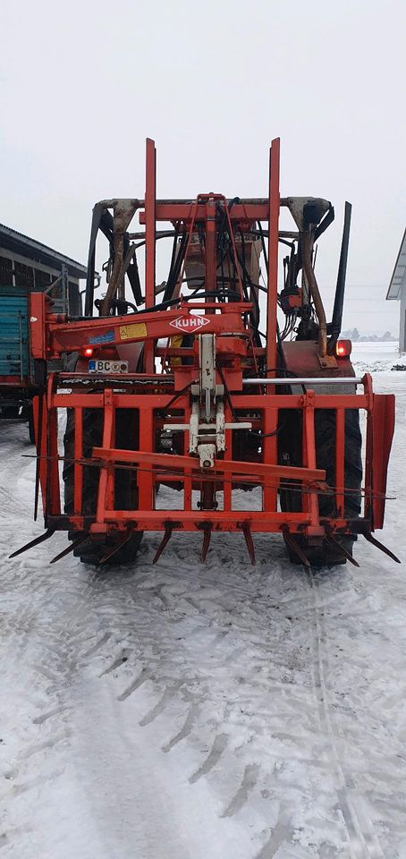 Kuhn Siloblockschneider, Palettenhubmast in Ertingen