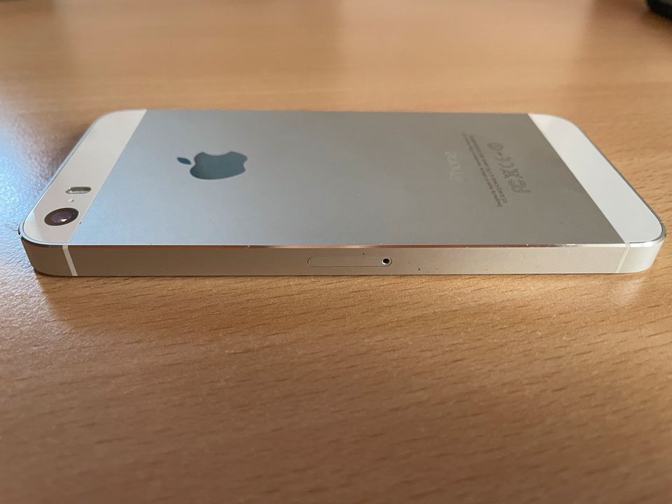IPhone 5s weiß/silber (defekt) in Sindelfingen