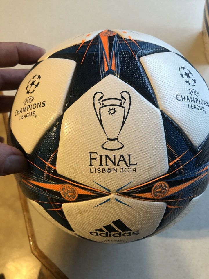 Adidas omb Matchball Finale Lissabon Lisboa 2014 neu unbespielt in Bayern -  Ensdorf | eBay Kleinanzeigen ist jetzt Kleinanzeigen