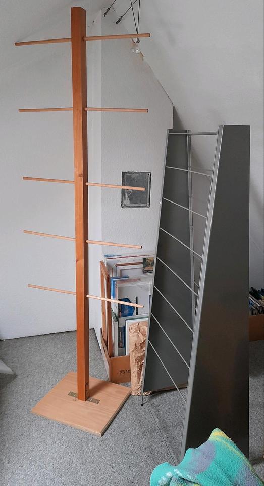 2 Verkaufs Ständer Holz und Metall Accessoires Ständer in Biblis