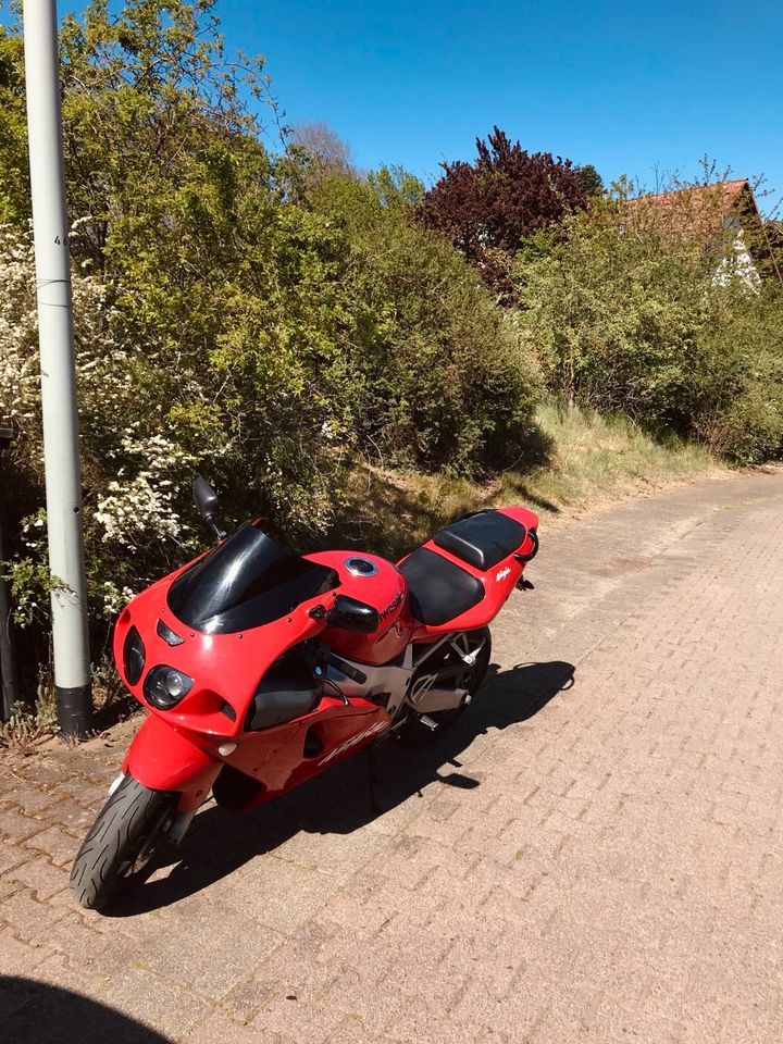 Kawasaki ZX7R in Idstein