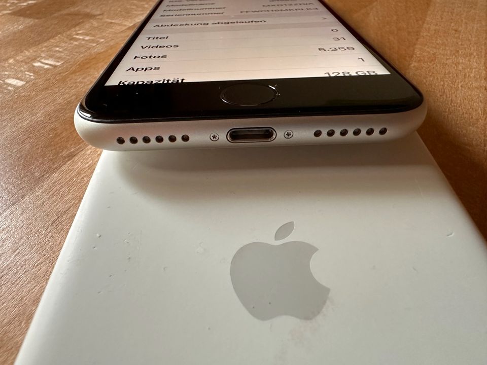 iPhone SE 2. Generation 128 GB in Kirchgellersen
