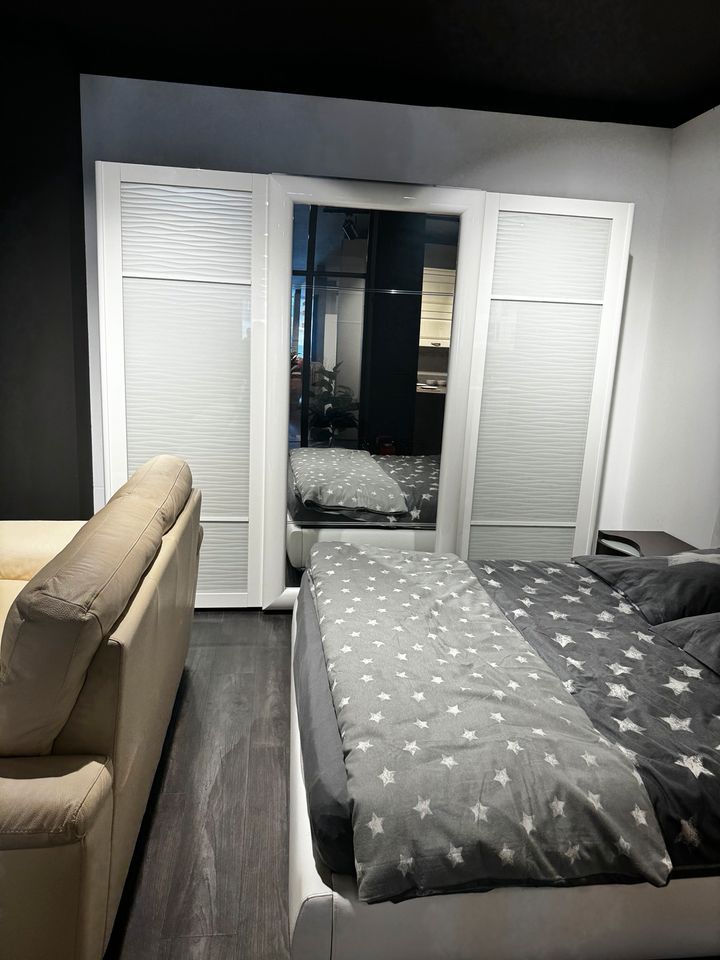 Italienische Schlafzimmer Set Bett Schrank Kommode in Renningen