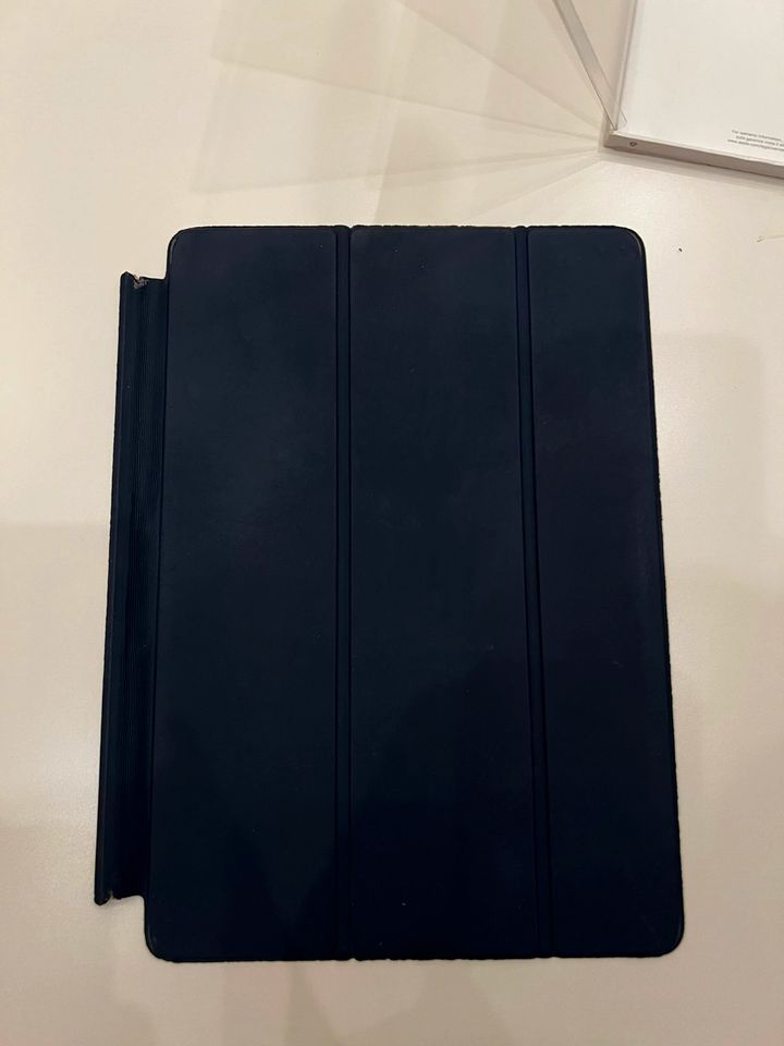 Zubehör Apple iPad Pro 10.5" Smart Cover / Leather Sleeve in Mainburg