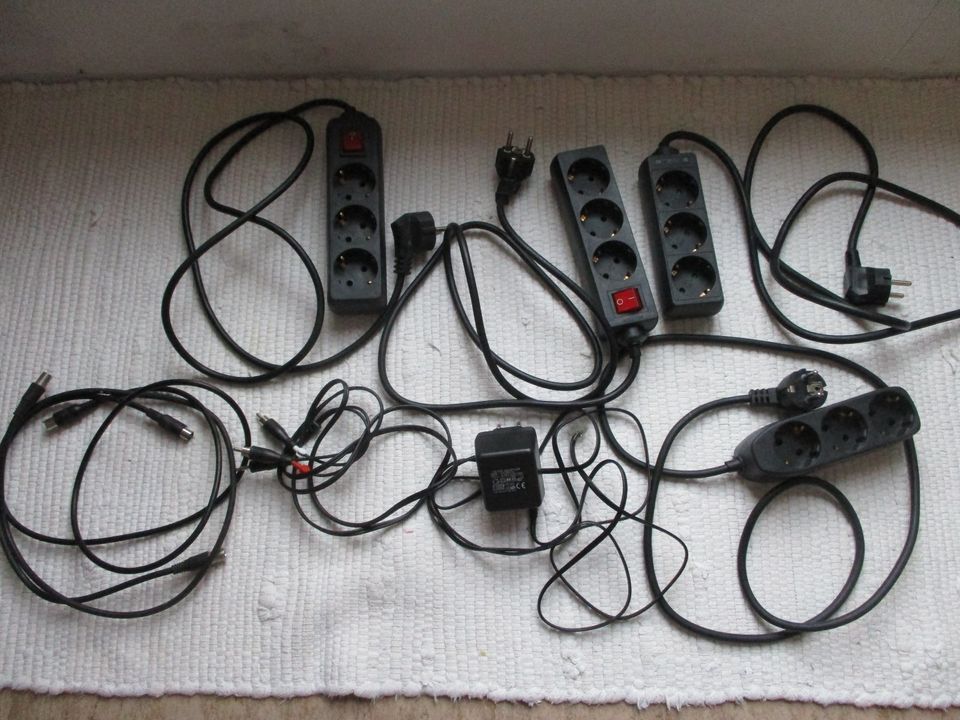 Kabel Sammlung Audio 3er Steckdosen schwarz AC DC Adapter in Hamburg