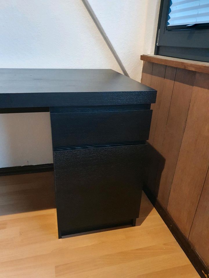 IKEA Malm Schreibtisch in Schiffdorf