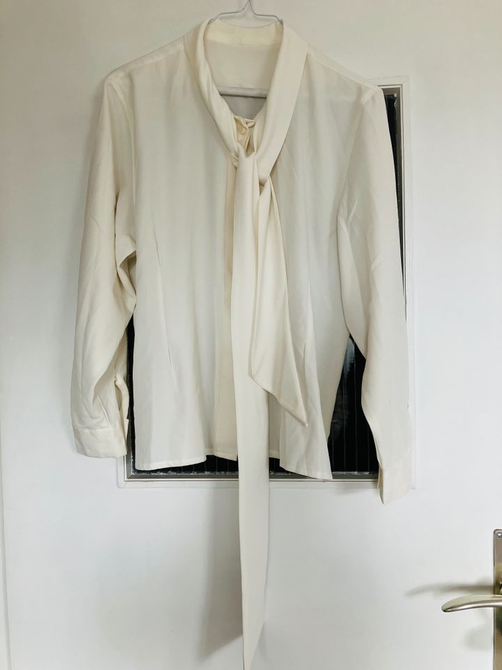 NEU - Seidenbluse mit Schleife Gr.40 in München