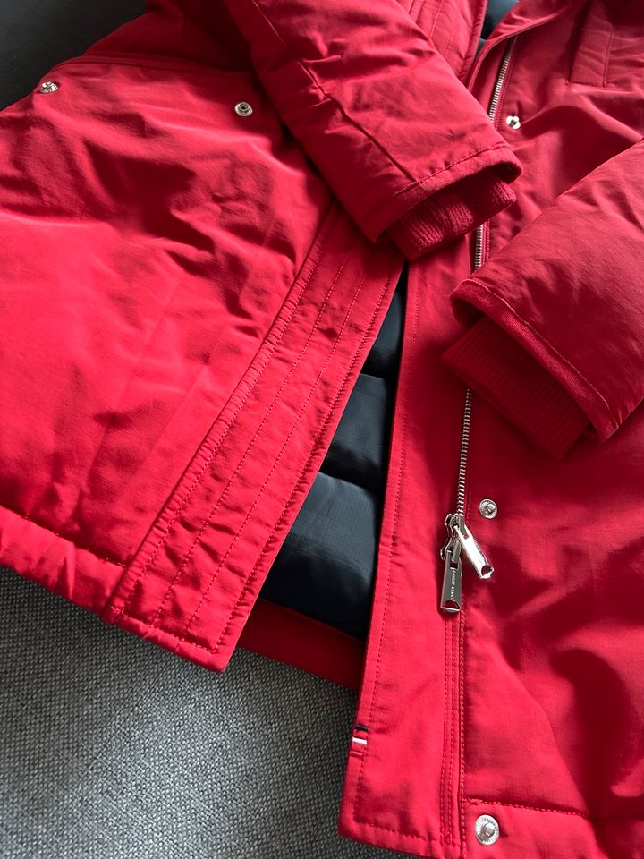 Tommy Hilfiger Daunenjacke Winterjacke Parka mit Kunstfell Rot XS in Berlin