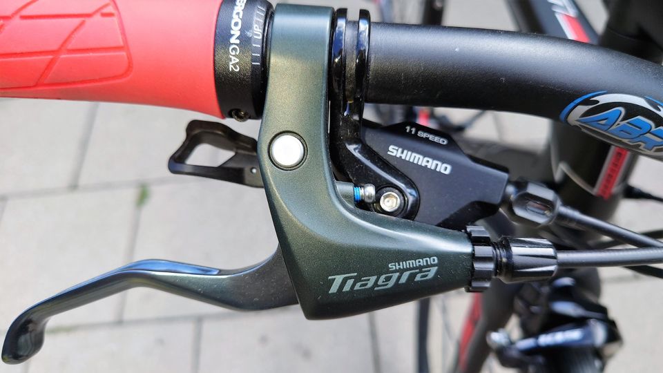 Rennrad Ridley Helium SL mit geradem Lenker in München